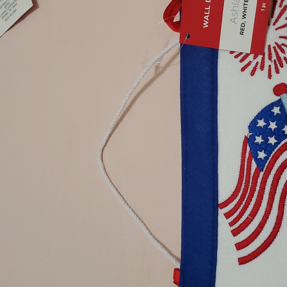 - 3 Wall Decor Flags - Picture 9 of 9